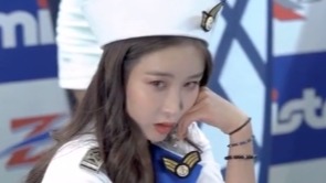 韩国极品车模，身姿妖娆，美的不要不要的！