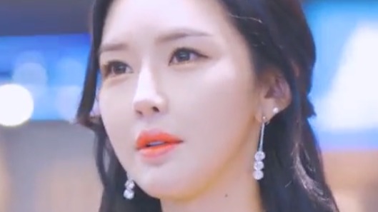 韩国最受欢迎的车模小姐姐，肤白貌美