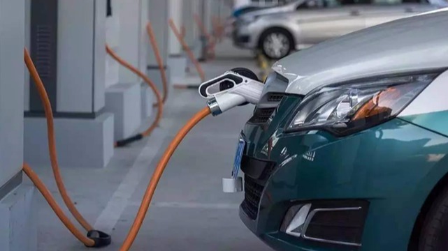 新能源汽车领域炙手可热 争抢地盘不止造车一条路