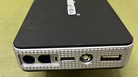 女司机必备傍身之物：充电宝+车用应急电源