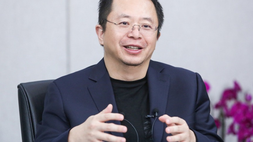 周鸿祎：花花公子才开跑车，自己没有驾照对于后排大空间有需求