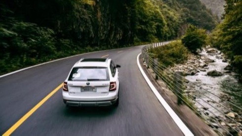 跑高速用D档还是S档？用错烧油还危险，不想车大修趁早看看