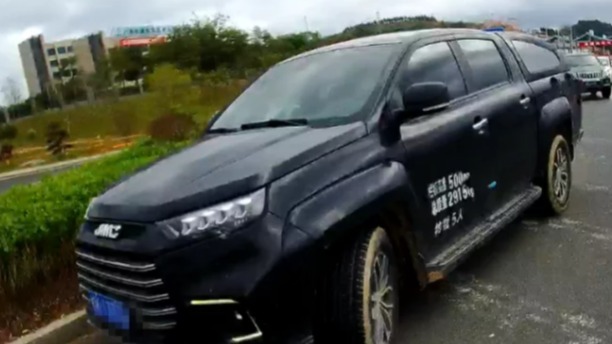 罚款得交2倍！南宁一辆车“脱保”仍上路被交警查获