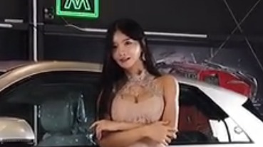 韩国美女车模严智恩