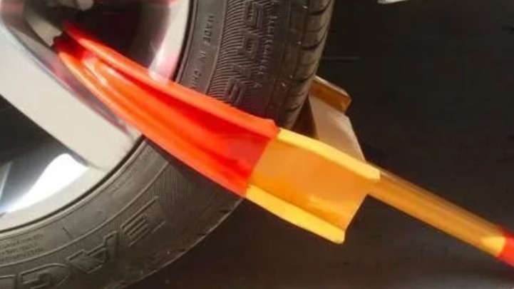 停车时被人恶意锁了轮胎咋办?有一个方法，只需二十分钟就能开走