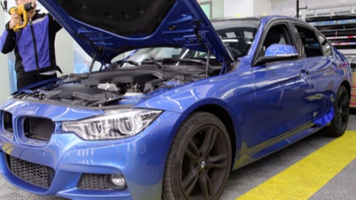 年轻人都爱给爱车贴车膜，老司机却表示“浪费”