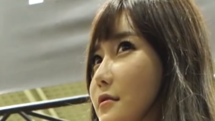 韩国车模崔瑟琪，30岁了依然美丽动人