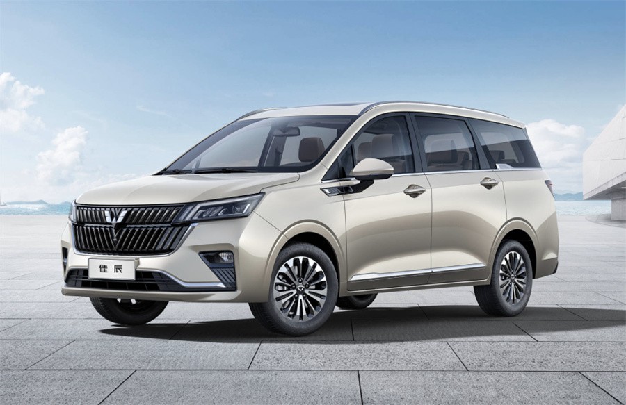 10万级7座MPV代表之作，空间布局灵活 五菱佳辰预售6.98万起