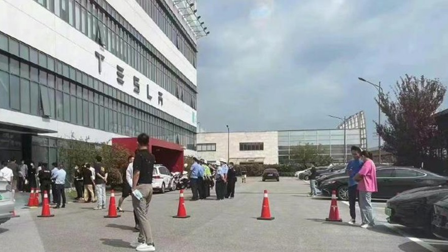 特斯拉挥刀砍价车主即刻维权 这一波降价走量套路玩得深