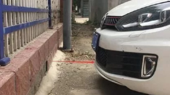 新手如何判断车头到墙的距离?记住一个小技巧，任何车型都适用