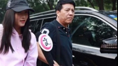 大明星和车的故事：关晓彤