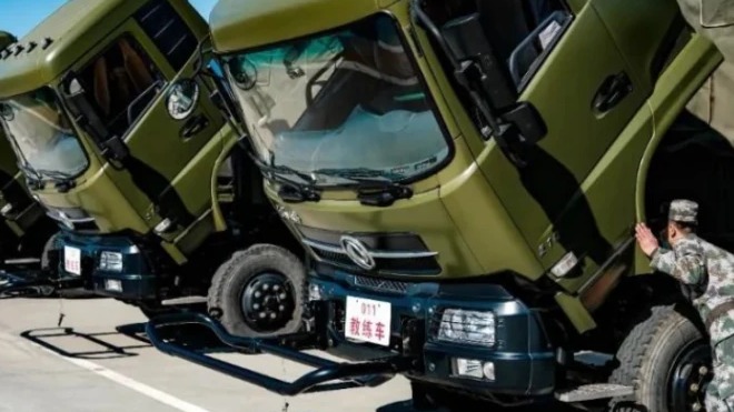 交警见了也不敢拦的“红色驾照”究竟是什么来头？