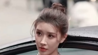  好美的车模小姐姐  