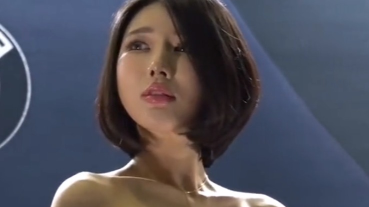楚楚动人小姐姐，婀娜多姿面若桃花
