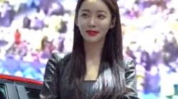 性感美女车模，身材比例完美！