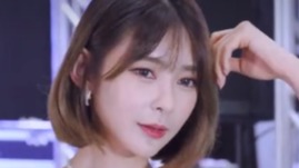 美女车模婀娜多姿玲珑有致