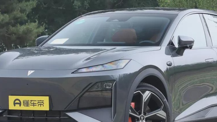 混动SUV“互搏”，深蓝S7全面对比宋PLUS DM-i，选