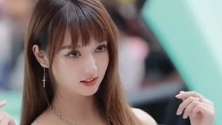  车模清纯美丽，可爱动人