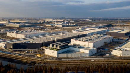 特斯拉上海工厂停产背后