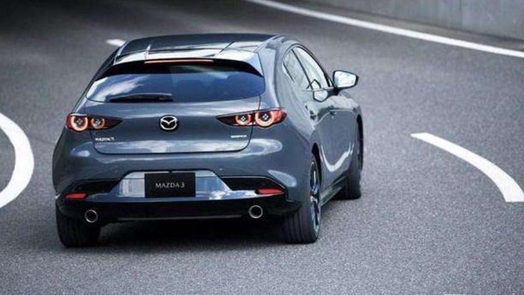 怎样才能轻松实现快速超车？狂踩油门并不是一个好方法