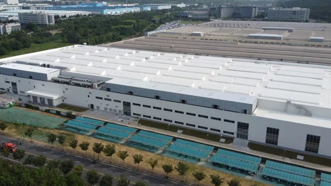 一方酝酿退场，一方接连加码，外资整零企业在华“反着来”？