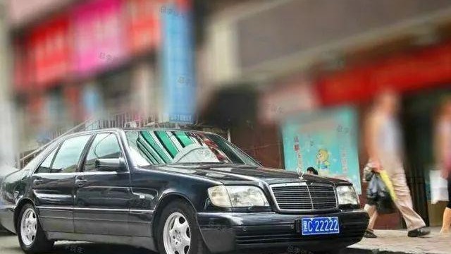 黑C22222：90年代跟奔驰S，后换两辆豪车，如今反差有点