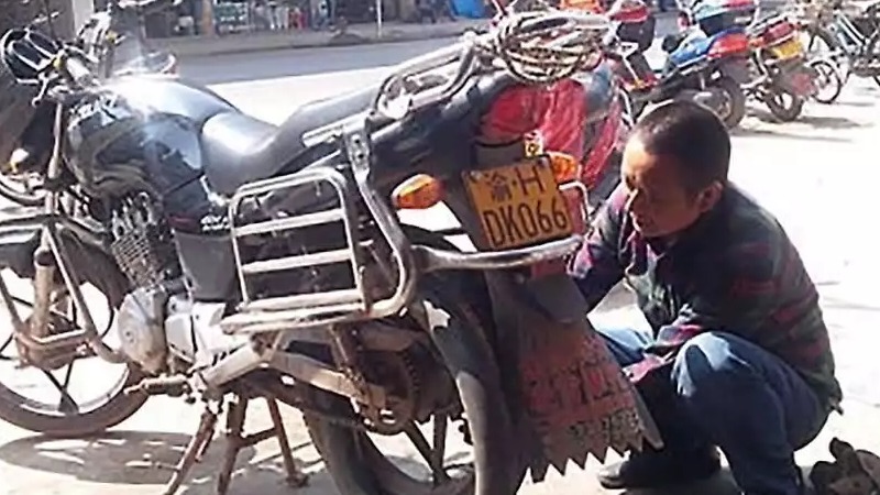 摩托车加速不良行驶发冲根源竟是配气相位飘移，如何检查？