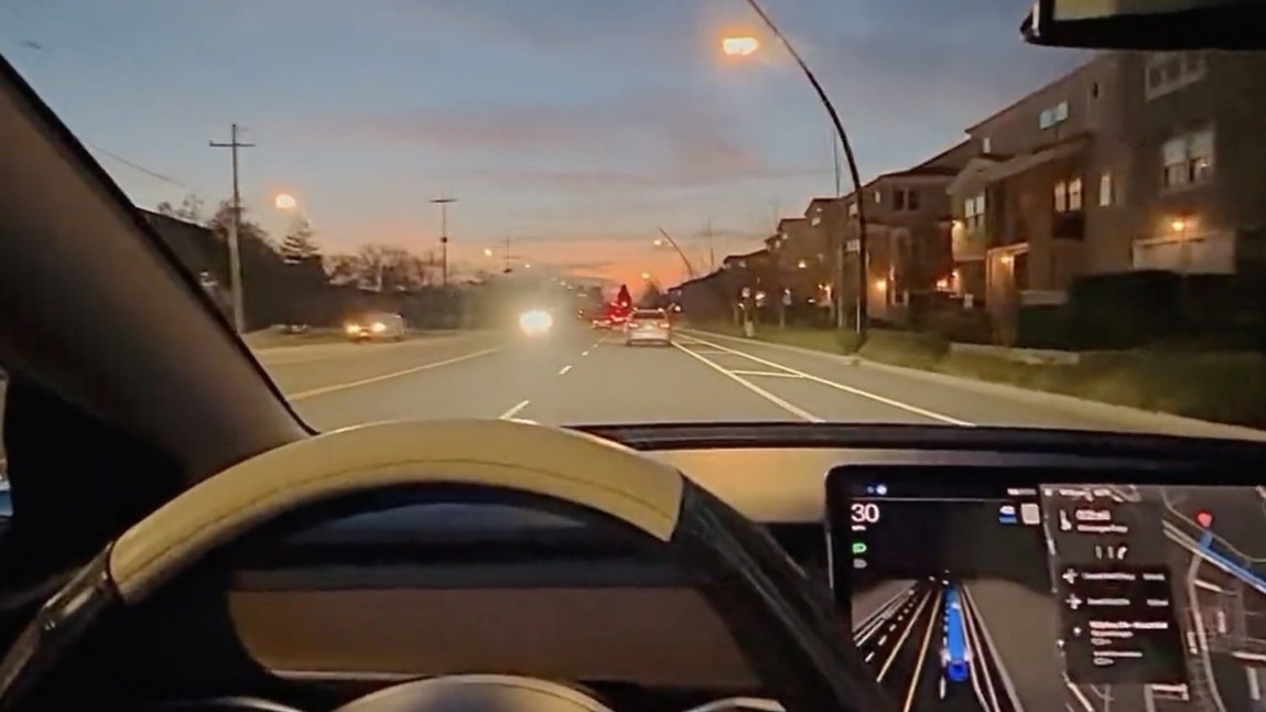 特斯拉暂停向新车主推送 FSD 测试版