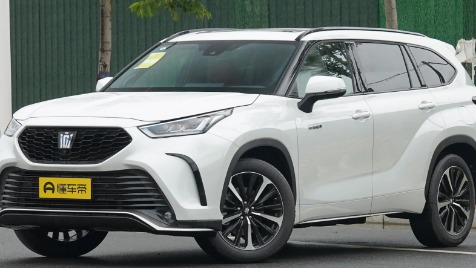 搭载2.5L油电混动，百公里油耗5.97L的皇冠陆放四驱版是否值得买