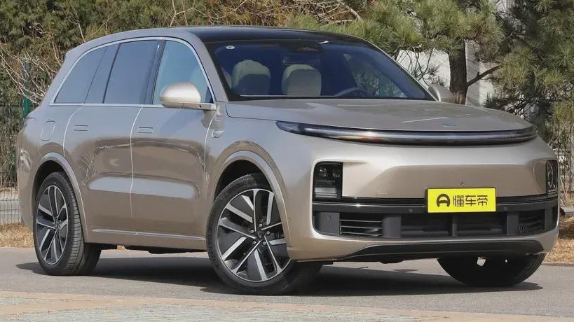 同级别六座SUV之争，蓝山DHT-PHEV对比理想L8，谁更值得买？