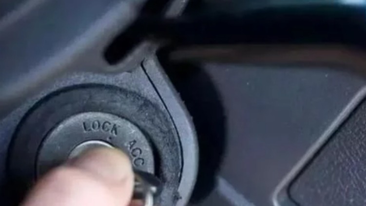 自动挡P挡打火，真的会伤变速箱吗?老司机教你正确的打火方式