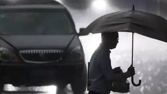 车被冰雹砸坏了，保险赔不赔？回应来了