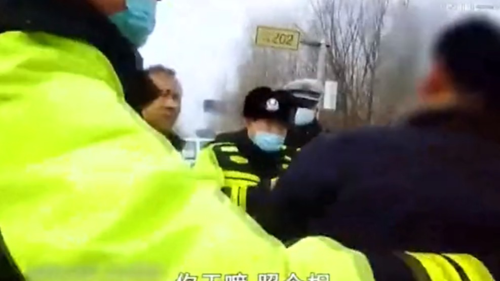男子醉驾语出惊人，“豪横”模样全被拍下！