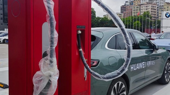 超越特斯拉V3充电桩，1000伏高压！华为出最强充电桩