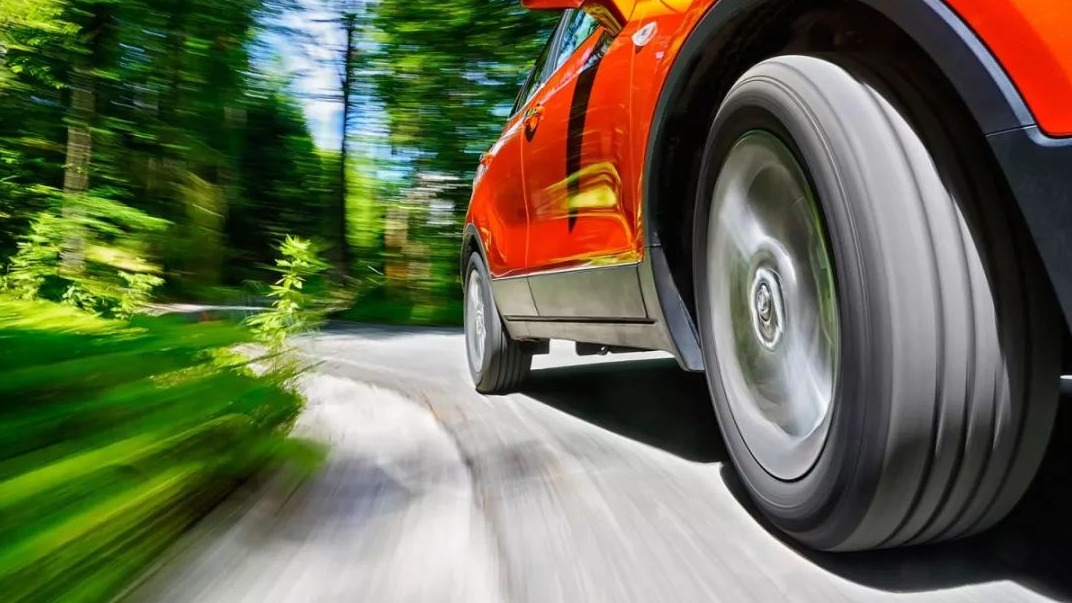 汽车制动跑偏是怎么回事？哪些原因会导致制动跑偏？