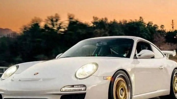 卖不动的保时捷：老钱不爱，新贵不疼