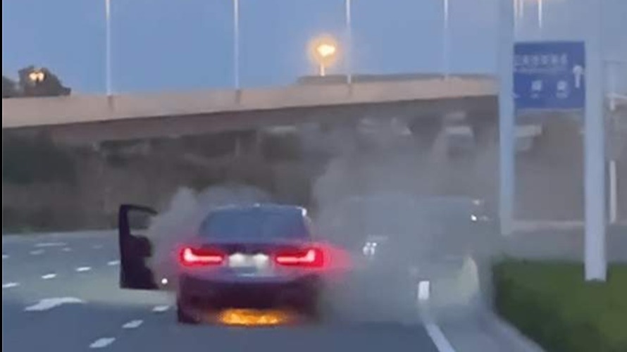刚交付一个月就“火”了  宝马i3试驾途中突然自燃