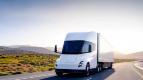 等车五年交付仅4个月 特斯拉召回电动卡车Semi