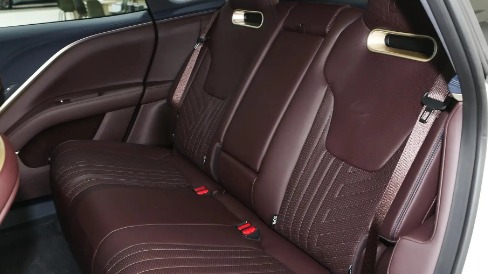 30万左右买纯电SUV，阿维塔11到底值不值？