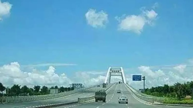 开车时反光和阳光刺眼怎么办？不要和太阳硬刚，这几招快学起来