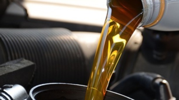 换机油时别再不好意思拿油桶了，到最后才发现，吃亏的还是自己