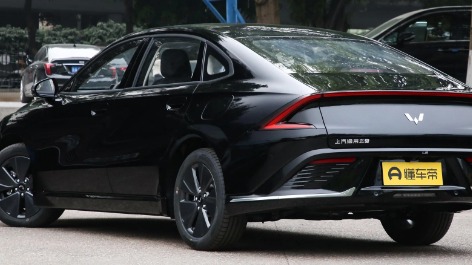 比亚迪秦PLUS DM-i对比五菱星光PHEV 选手势均力敌，究竟如何选择？