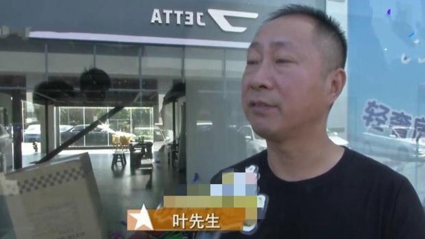 男子开车上班，突然一声巨响，发动机掉下来了…