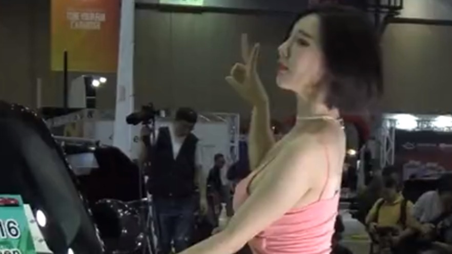 绝对漂亮性感大长腿车模