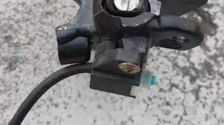 自己动手更换电动车前油刹上泵