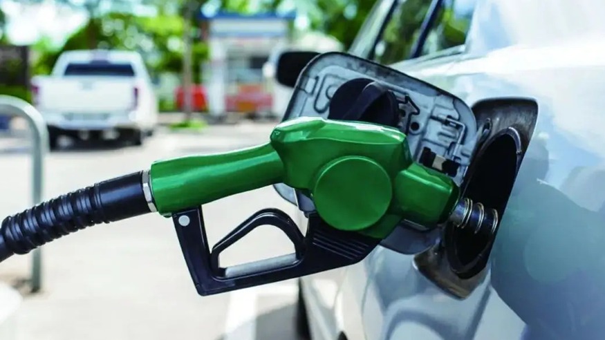 都在说新能源汽车好，但燃油车这块肥肉谁都不愿意丢