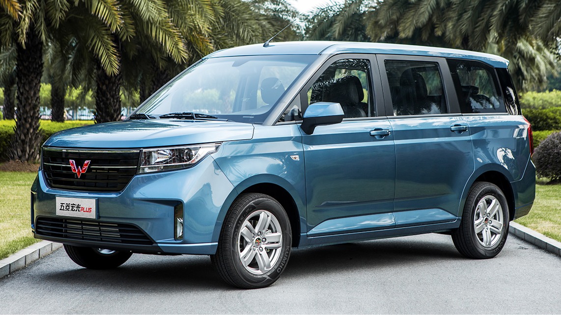 五菱宏光PLUS内饰曝光 配备8寸大屏/双炮筒仪表