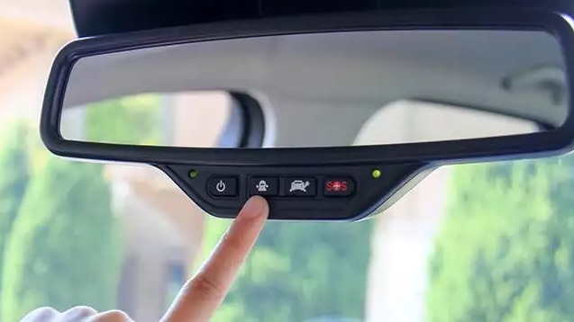 面对“远光狗”只能忍一忍？后视镜防眩目功能是救赎