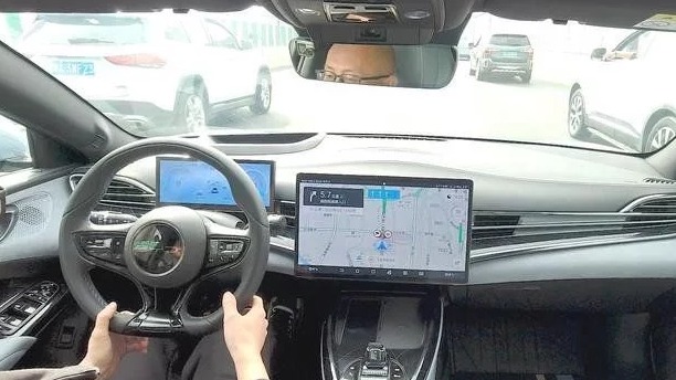 学车时经常把方向盘打死，为何自己开车就不可以呢？真的会伤车吗