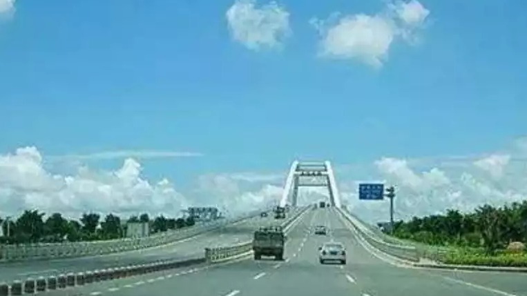 开车时反光和阳光刺眼怎么办？不要和太阳硬刚，这几招快学起来